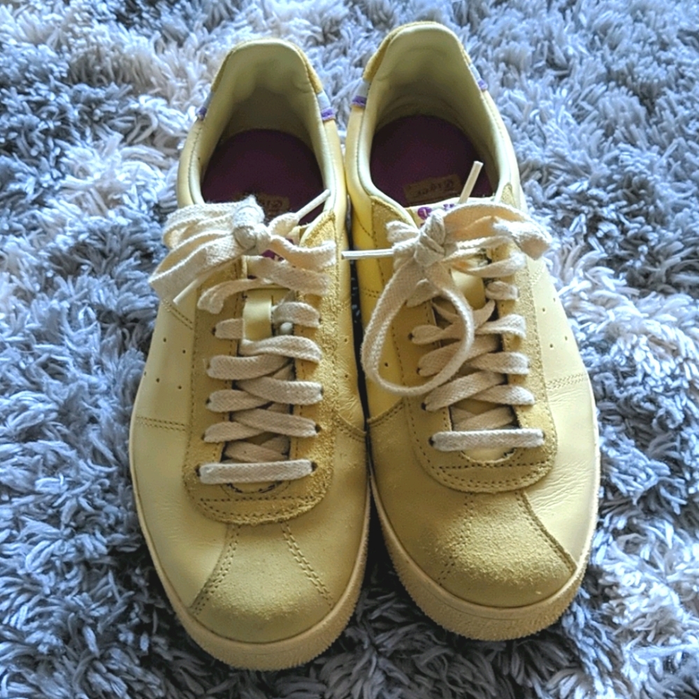 Onitsuka Tiger Light yellow sneakers